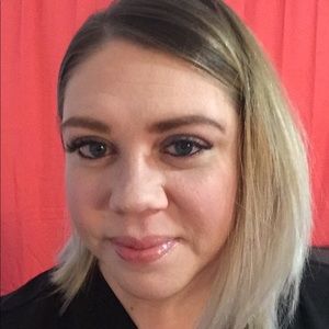 Meet your Posher, Ccassandra